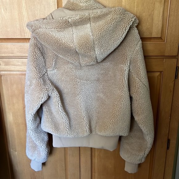 Alo Yoga Foxy Sherpa Jacket Camel - Picture 6 of 7